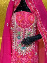 US-02 BANDHANI UNSTICHED SUIT